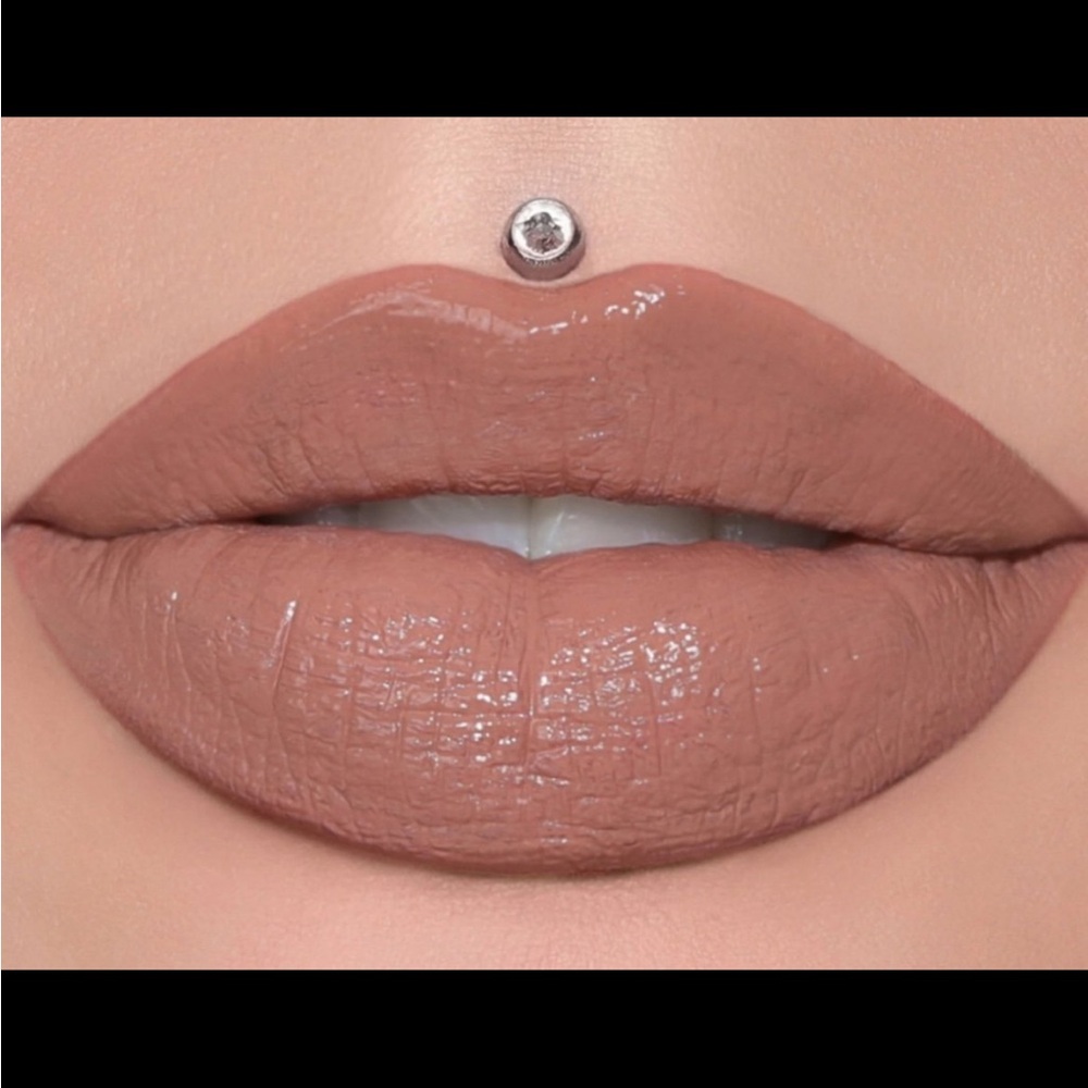 Jeffree Star Supreme Gloss - House Tour